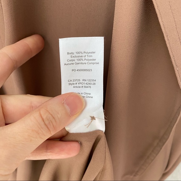 Aritzia Babaton Flowy Trench - Picture 5 of 9